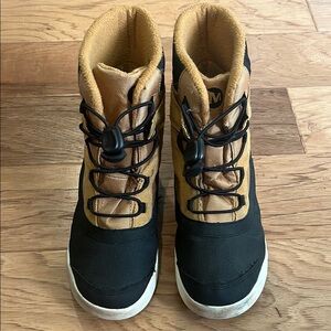 Kids Merrell winter boots.
